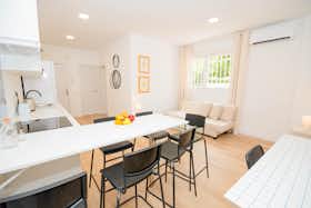 公寓 正在以 €2,450 的月租出租，其位于 Madrid, Calle de Arturo Soria