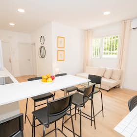 公寓 正在以 €2,500 的月租出租，其位于 Madrid, Calle de Arturo Soria