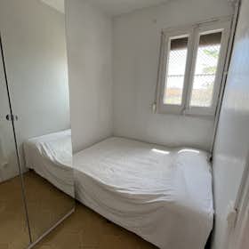 Private room for rent for €500 per month in Barcelona, Passeig de Sant Joan