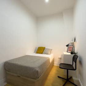 Cameră privată de închiriat pentru 425 EUR pe lună în Barcelona, Carrer Nou de la Rambla