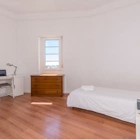 Private room for rent for €730 per month in Lisbon, Alameda Dom Afonso Henriques