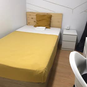 Private room for rent for €590 per month in Barcelona, Carrer de Jonqueres