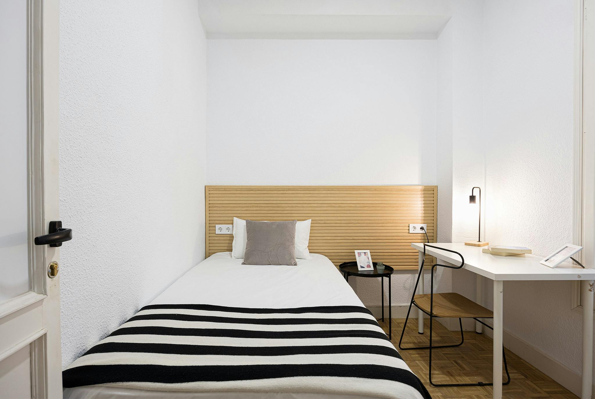 Plaza del Conde del Valle de Súchil, Madrid preview