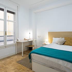 Private room for rent for €620 per month in Madrid, Plaza del Conde del Valle de Súchil