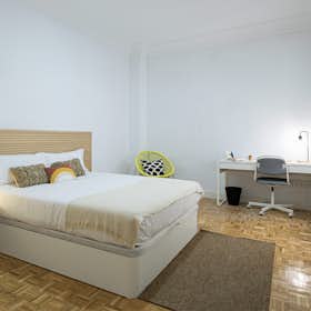 Private room for rent for €680 per month in Madrid, Plaza del Conde del Valle de Súchil