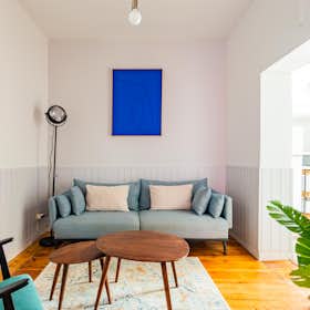 Apartment for rent for €5,130 per month in Lisbon, Travessa de Santana da Cruz