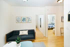 Appartamento in affitto a $3,727 al mese a New York City, E 102nd St