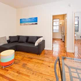 公寓 正在以 $3,621 的月租出租，其位于 New York City, E 102nd St