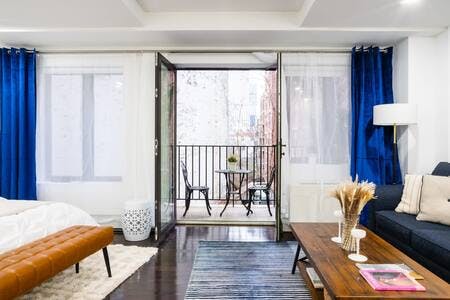 9th Ave, New York City, NY preview