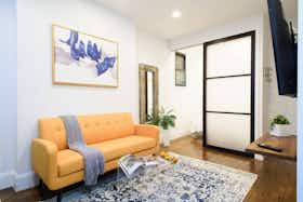 Lägenhet att hyra för $3,257 i månaden i New York City, Clinton St