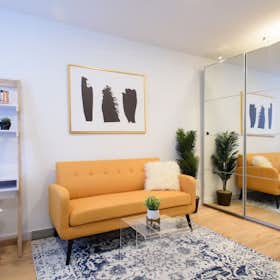 Lägenhet att hyra för $3,870 i månaden i New York City, Clinton St