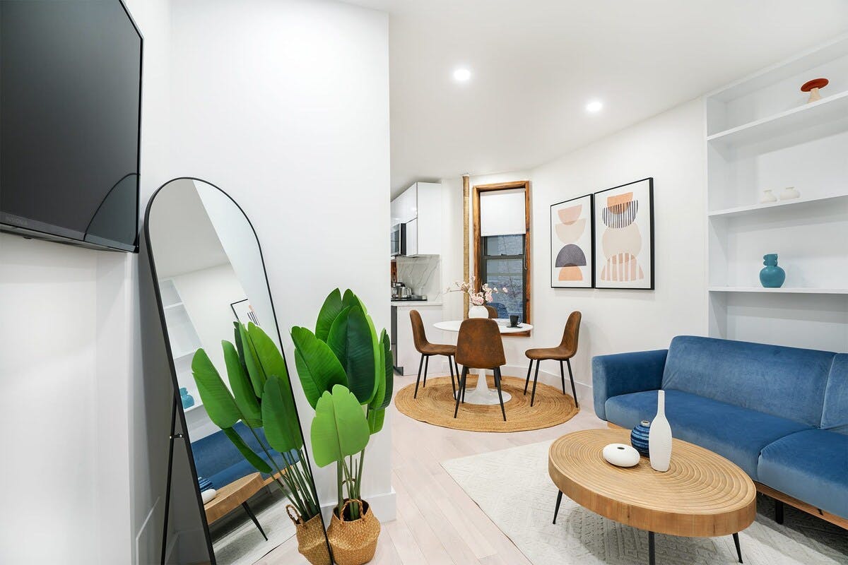 W 48th St, New York City, NY preview