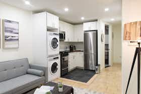 Appartamento in affitto a $4,021 al mese a New York City, E 75th St