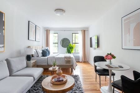 W 48th St, New York City, NY preview