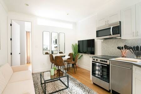 1st Ave, New York City, NY preview