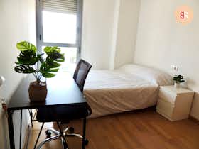 Отдельная комната сдается в аренду за 320 € в месяц в Castelló de la Plana, Carrer Pintor Soler Blasco