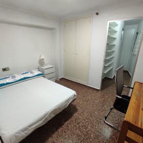 Gebouw for rent for € 360 per month in Valencia, Avinguda de la Plata