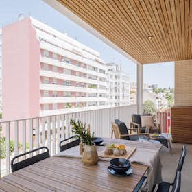 Apartment for rent for €4,137 per month in Lisbon, Rua Basílio Teles