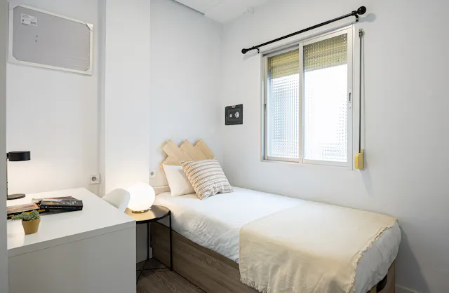 Private room in Calle de Cavanilles, Madrid (1369759) room image 2