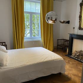 Apartamento para alugar por € 1.950 por mês em Ixelles, Avenue Molière