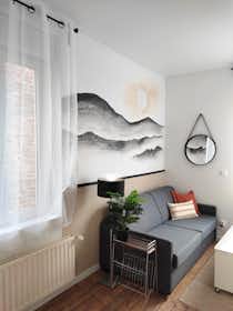 Studio for rent for €750 per month in Amiens, Rue du Faubourg de Hem