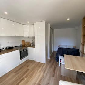 Apartment for rent for €1,300 per month in Porto, Rua do Lidador