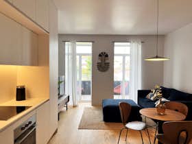 Studio for rent for €1,600 per month in Porto, Rua do Almada