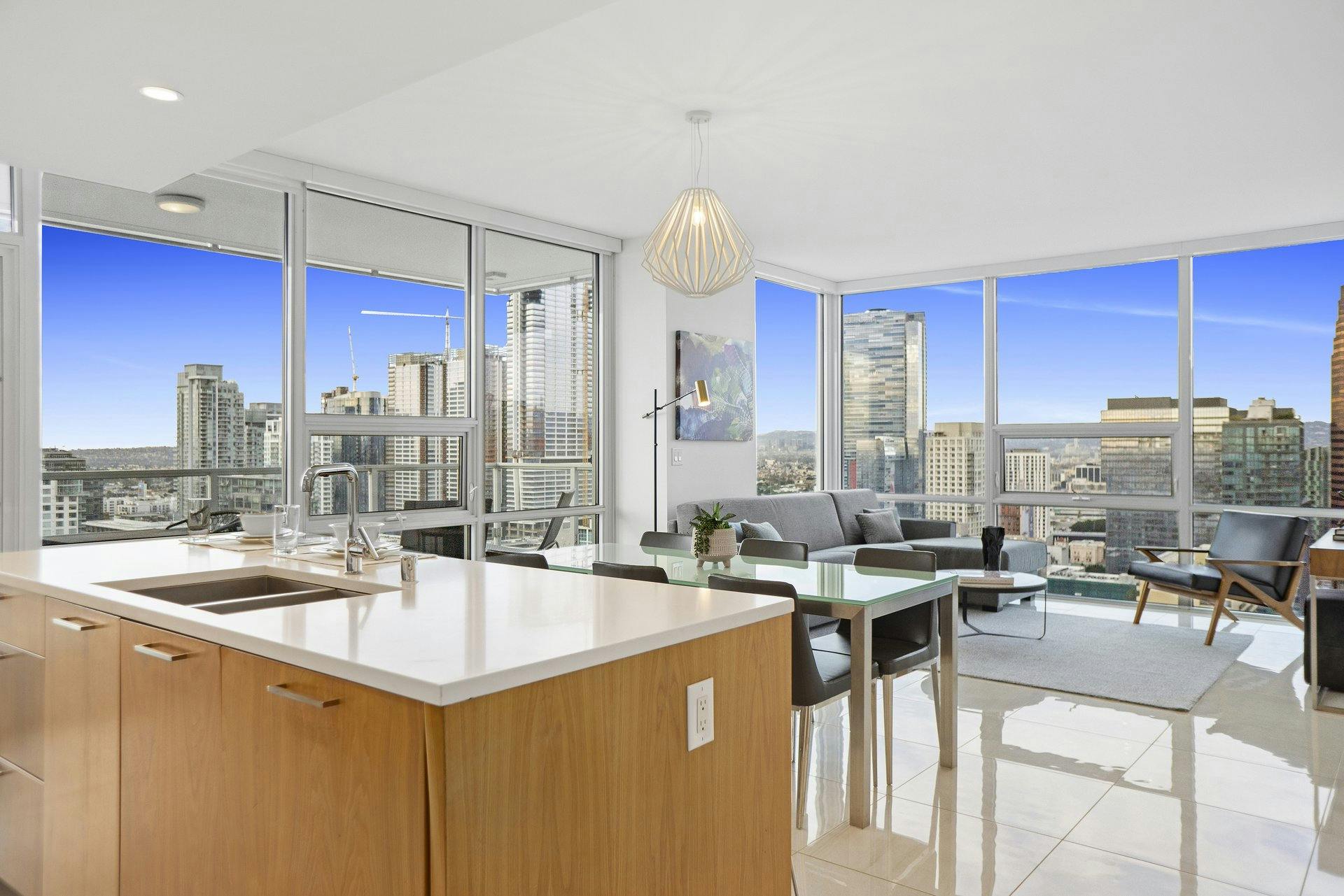 Appartement te huur voor $6,000 per maand in Los Angeles, S Olive St