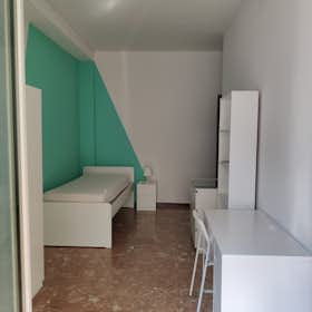 Private room for rent for €490 per month in Bergamo, Via del Lapacano