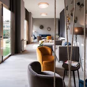 Appartement te huur voor € 1.120 per maand in A Coruña, Lugar Someso