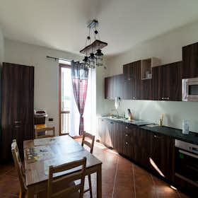 Appartamento in affitto a 1.350 € al mese a Mesero, Via Monte Rosa