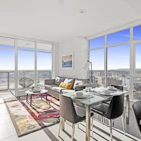 公寓 正在以 $8,001 的月租出租，其位于 Los Angeles, S Hope St