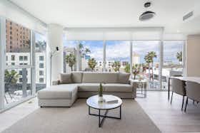 Appartamento in affitto a $8,000 al mese a Long Beach, E 3rd St