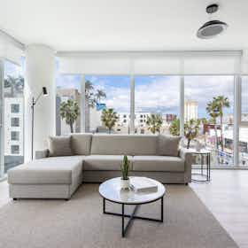 公寓 正在以 $8,001 的月租出租，其位于 Long Beach, E 3rd St