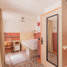 Private room for rent for €1,347 per month in Paris, Rue des Cascades