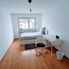Private room for rent for €900 per month in Munich, Franz-Metzner-Straße