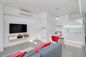 Studio for rent for €1,295 per month in Amadora, Rua Pinheiro Borges
