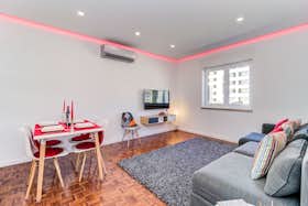 Apartment for rent for €1,985 per month in Lisbon, Avenida Júlio Dinis