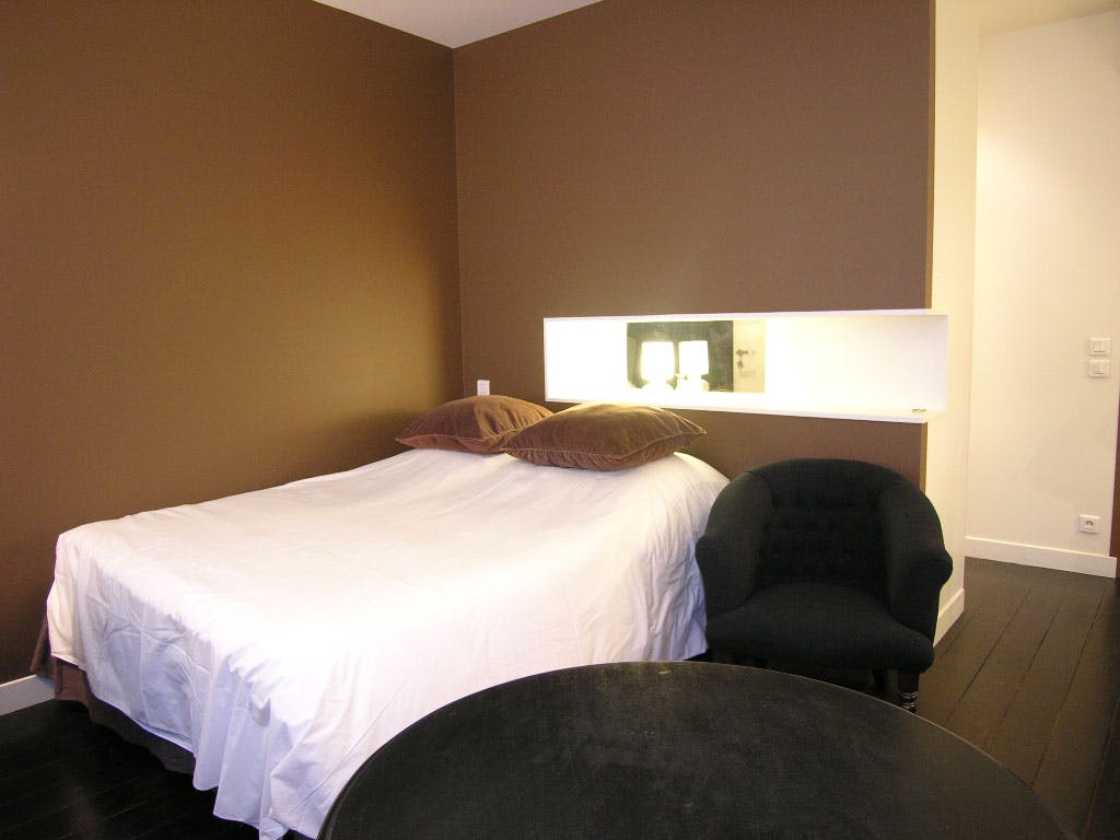 Studio for rent for €1,543 per month in Paris, Rue des Tournelles