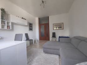 Отдельная комната сдается в аренду за 450 € в месяц в Castellanza, Via Solferino