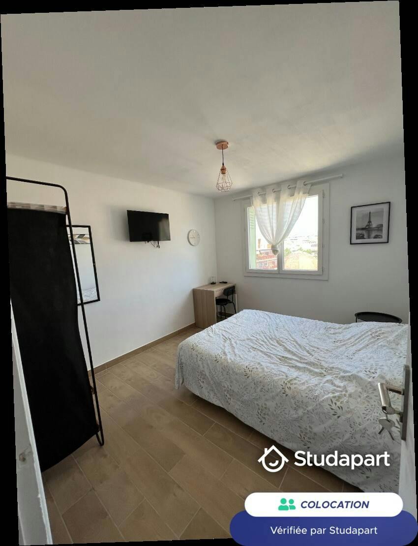 Private room for rent on Rue de Crimée, Marseille