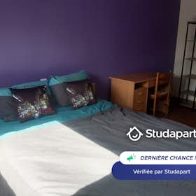 Lägenhet att hyra för 740 € i månaden i Troyes, Avenue du Premier Mai