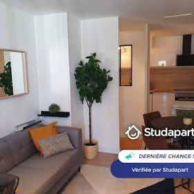 Lägenhet att hyra för 994 € i månaden i Nantes, Boulevard du Petit Port