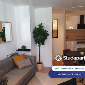 Apartament de închiriat pentru 994 EUR pe lună în Nantes, Boulevard du Petit Port