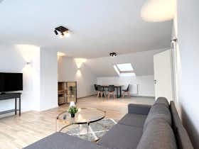 Apartament de închiriat pentru 2.590 EUR pe lună în Olching, Dachauer Straße