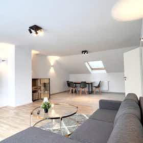 Wohnung zu mieten für 2.590 € pro Monat in Olching, Dachauer Straße