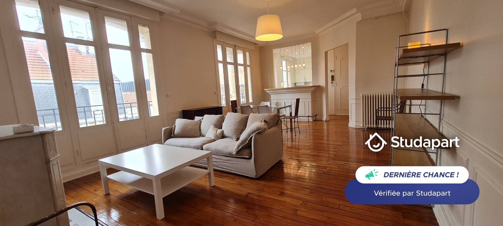 Apartamento en alquiler por 1470 € al mes en Reims, Place Drouet d'Erlon