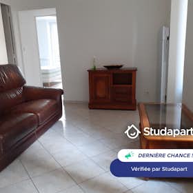 Apartamento para alugar por € 930 por mês em Angers, Rue de la Madeleine