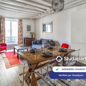 Apartment for rent for €2,500 per month in Paris, Rue Rodier