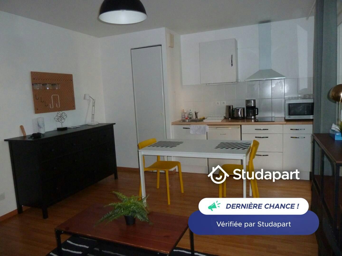 Lägenhet att hyra för 670 € i månaden i Nantes, Place Émile Zola